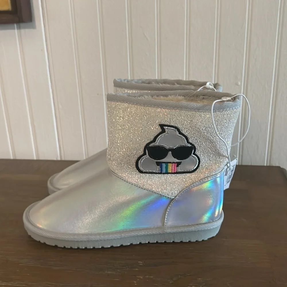 The Childrens Place Sz 5 Y Chalet Boots Faux Fur Lined Silver Holographic Emoji
